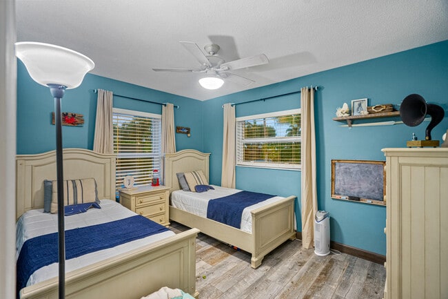 Building Photo - 844 East Dr