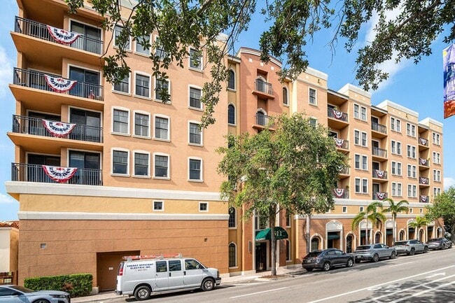 Building Photo - 511 Lucerne Ave