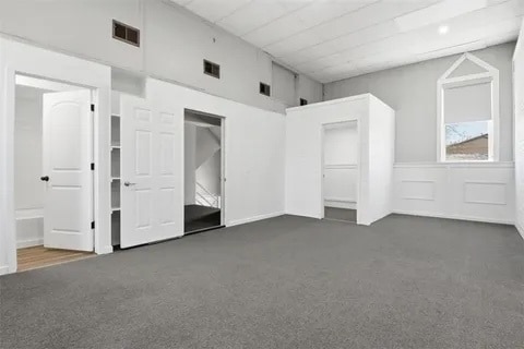 Building Photo - 104 E Barker St