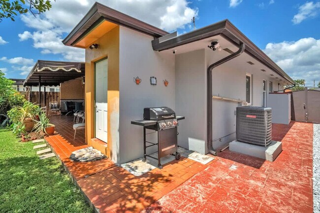 Building Photo - 909 NW 135th Ct