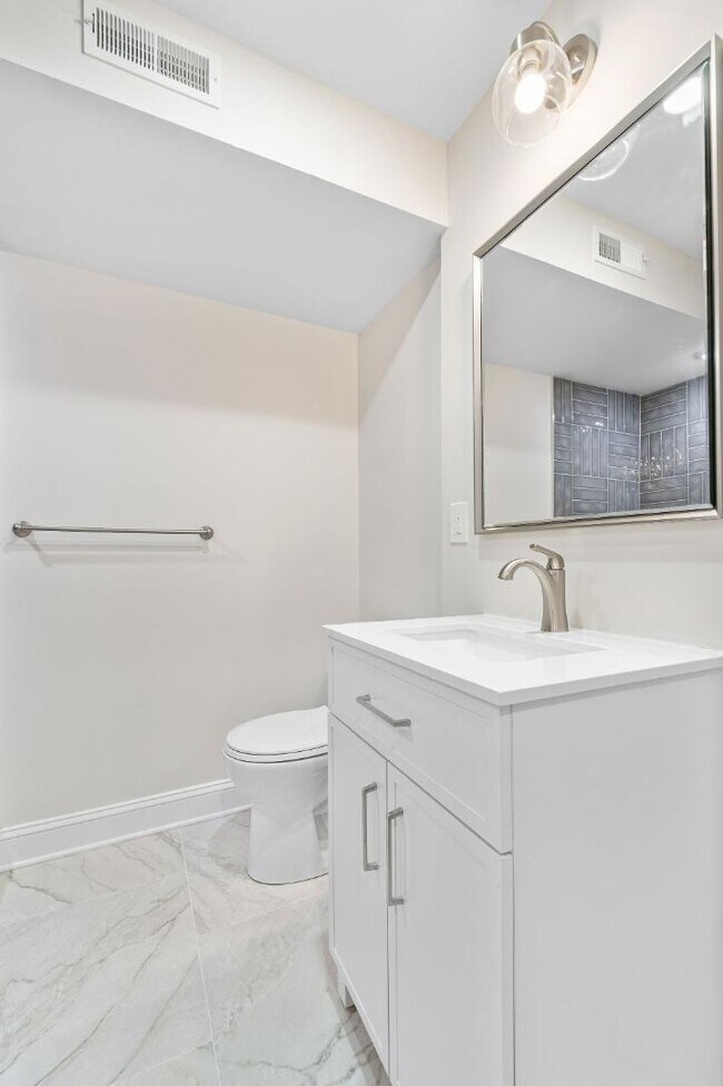 Building Photo - 2341 N College Ave