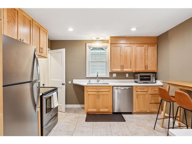 Building Photo - 3040 Hampshire Ave S