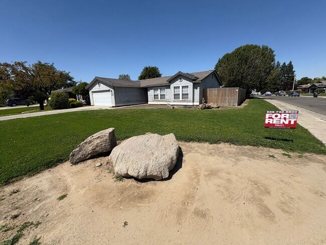 Building Photo - NW Visalia home available in a great neighborhood! available soon