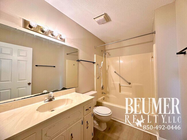 Building Photo - 5027 Shoshone Dr