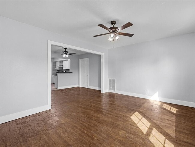 Building Photo - 4218 Crenshaw St
