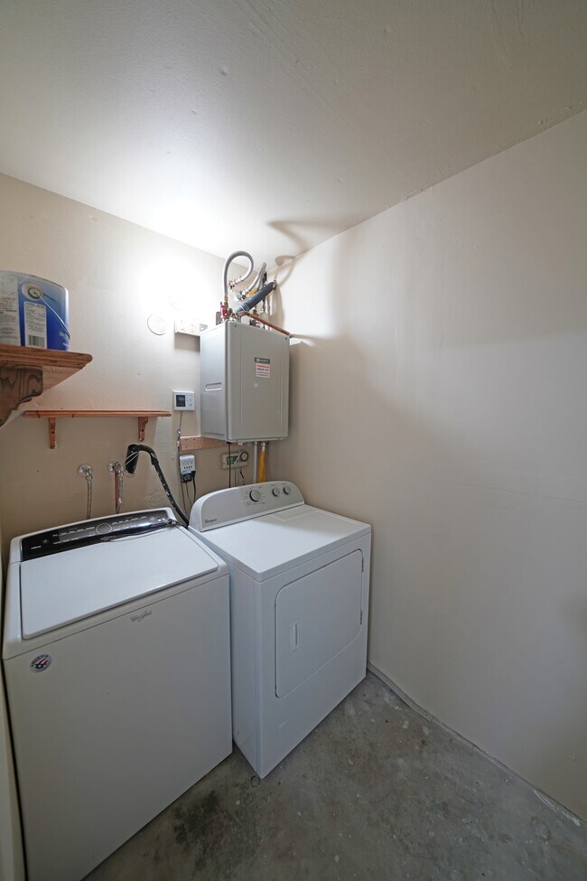 Building Photo - 27767 Crookshank Dr