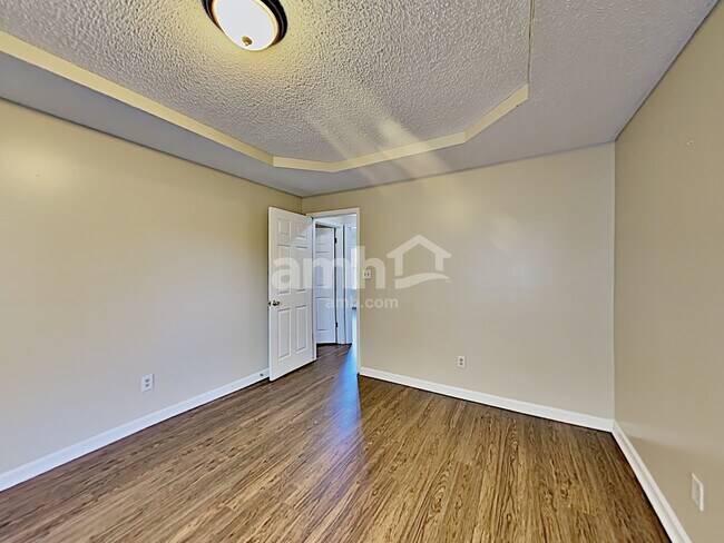 Building Photo - 5534 Ross Rd