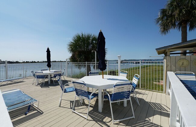 Building Photo - 308 E Miracle Strip Pkwy