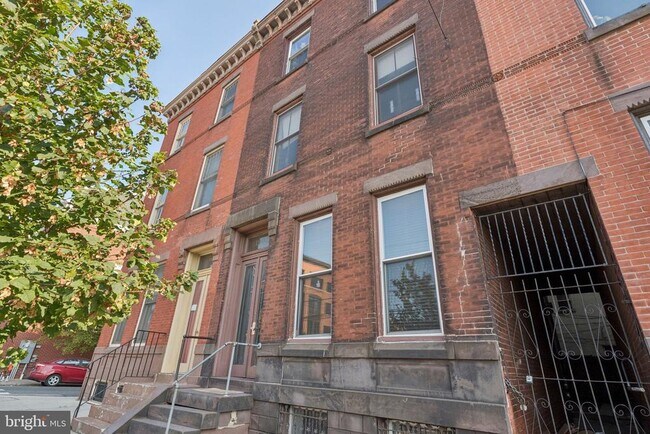 Building Photo - 1902 Fairmount Ave