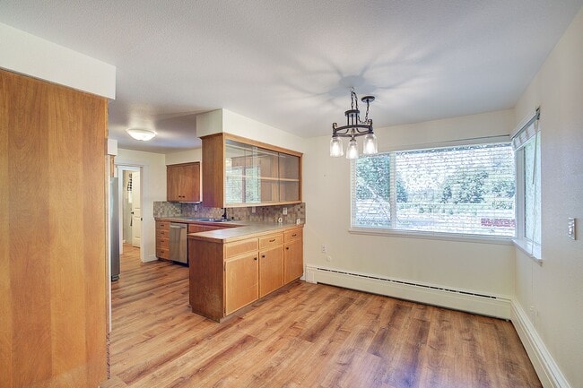 Building Photo - 3bd/1.75ba Issaquah Home