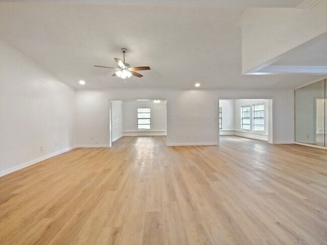 Building Photo - 7970 Glen Abbey Cir