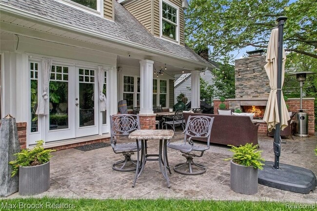 Building Photo - 2120 Buckingham Ave