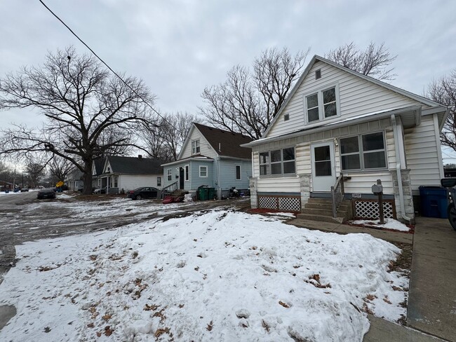 Primary Photo - Spacious 4 Bed, 2 Bath Home with Character...