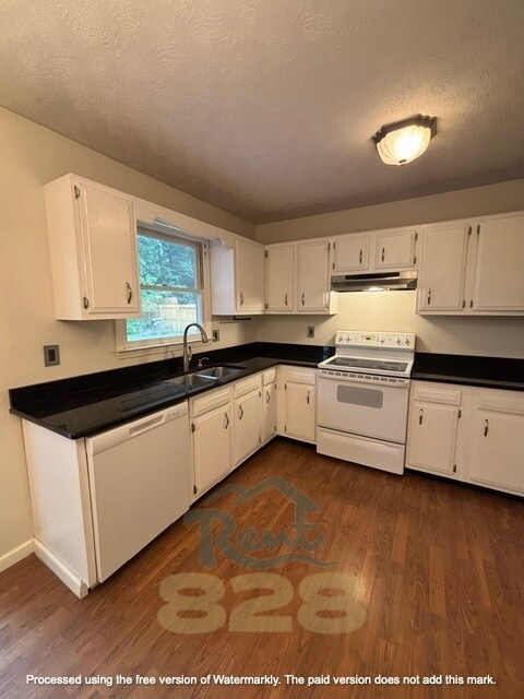 Building Photo - 8 Laurel Brook Dr