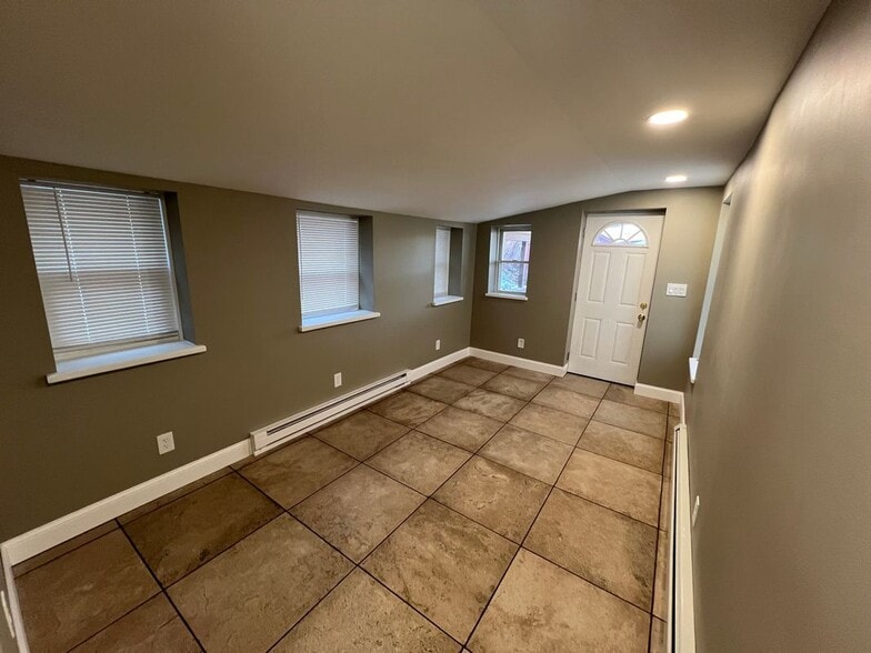 Building Photo - 3790 Redbud Dr