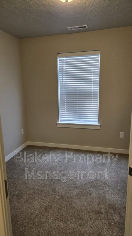 Building Photo - 5929 S Boddington Ln