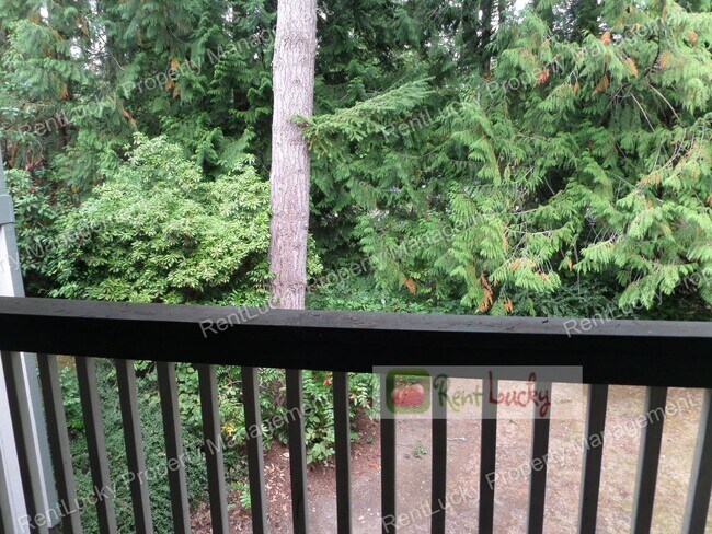 Building Photo - Cute & Updated 1-Bedroom Condo in Convenie...
