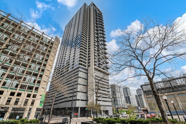 Building Photo - 235 W Van Buren St