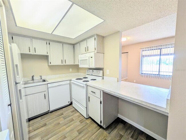 Building Photo - 743 Midway Dr