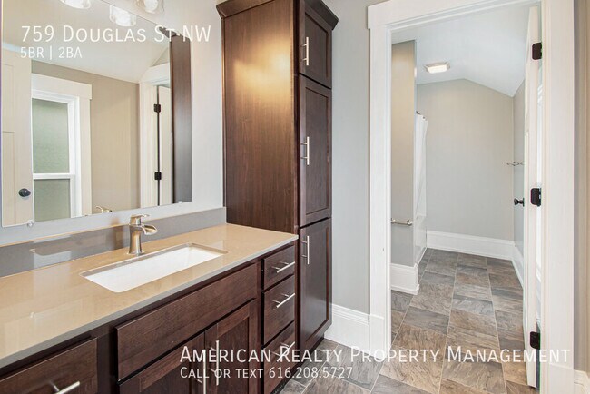 Building Photo - 759 Douglas St NW