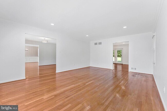Building Photo - 7730 Falstaff Rd