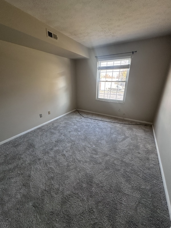 Building Photo - 1155 Charter Oak Ln