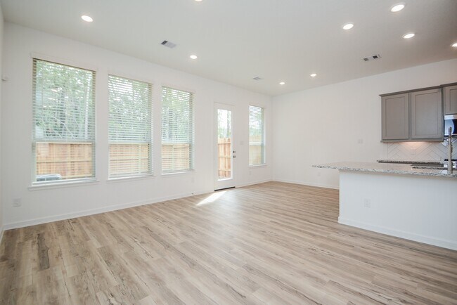 Building Photo - 571 Dry Fork Ln
