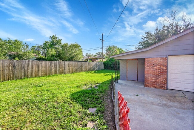Building Photo - $2,795.00  - 4 Beds, 2 Baths, Single Famil...