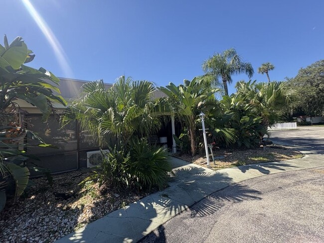 Building Photo - 30 Spring Dr