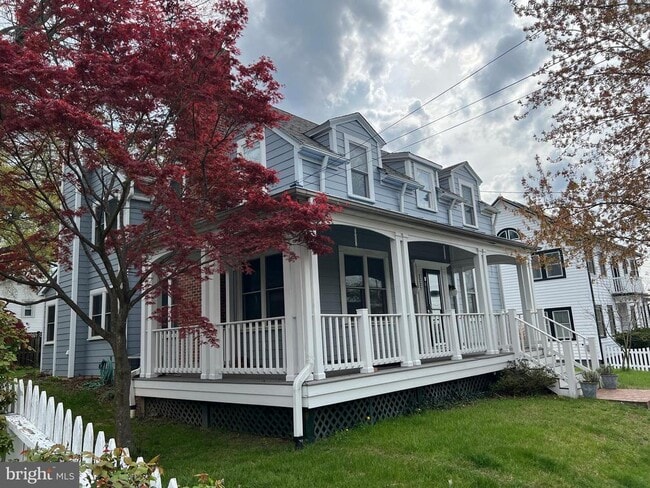 Building Photo - 2237 N Wakefield St