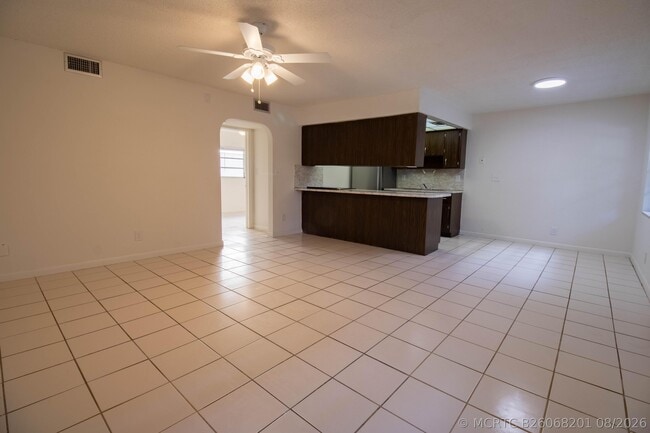 Building Photo - 1501 Himmarshee St