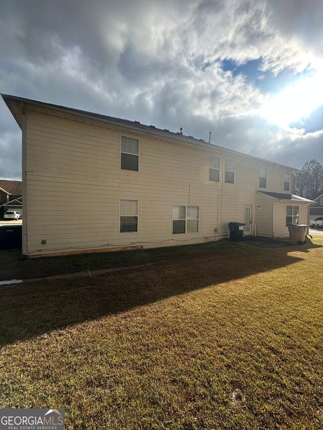 Building Photo - 3682 Fremont Dr