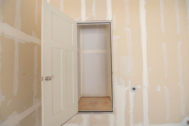 Building Photo - Beautiful 4 Bedroom Townhome in Saratoga Springs!