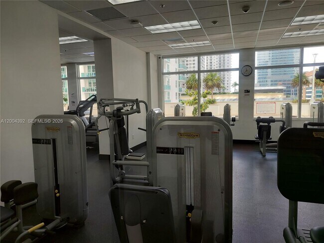 Building Photo - 1200 Brickell Bay Dr