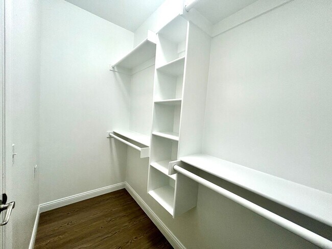 Building Photo - 3 bedroom 2 bath modern style home minutes from Centerton Main!!