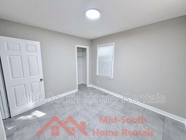 Building Photo - 2371 Imogene St