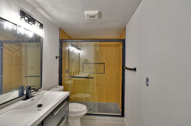Building Photo - 22705 Mountlake Terrace