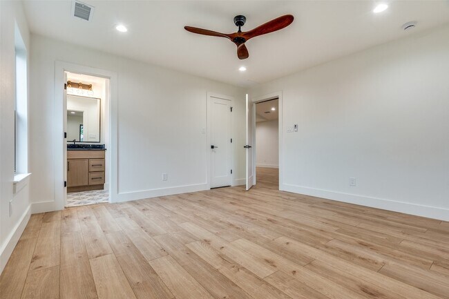 Building Photo - 1215 Mill Valley Dr