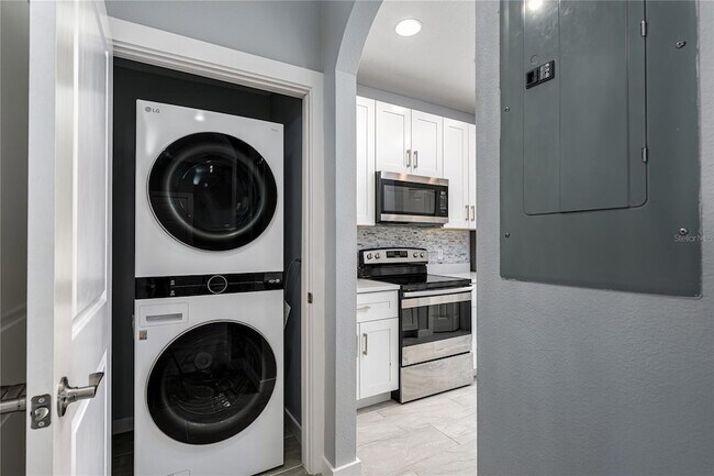 Building Photo - 208 Cape Harbour Loop