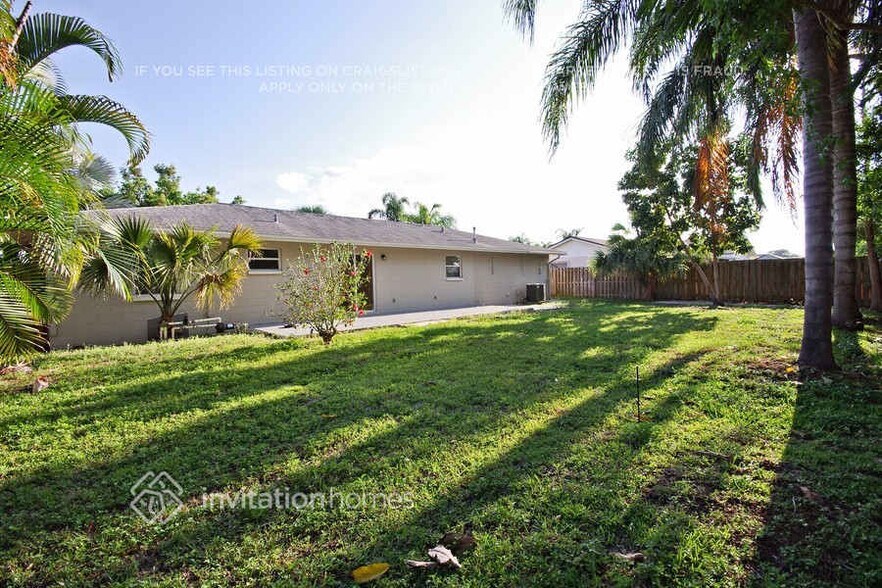 Building Photo - 2744 Corbusier Dr