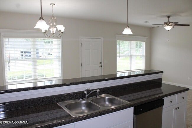 Building Photo - 282 Bridgewater Ln