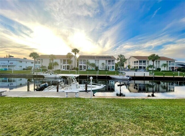 Building Photo - 4912 Vincennes St