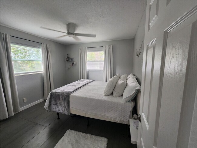 Building Photo - 620 SW 10th St