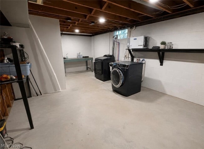 Building Photo - 2065 Hackberry St