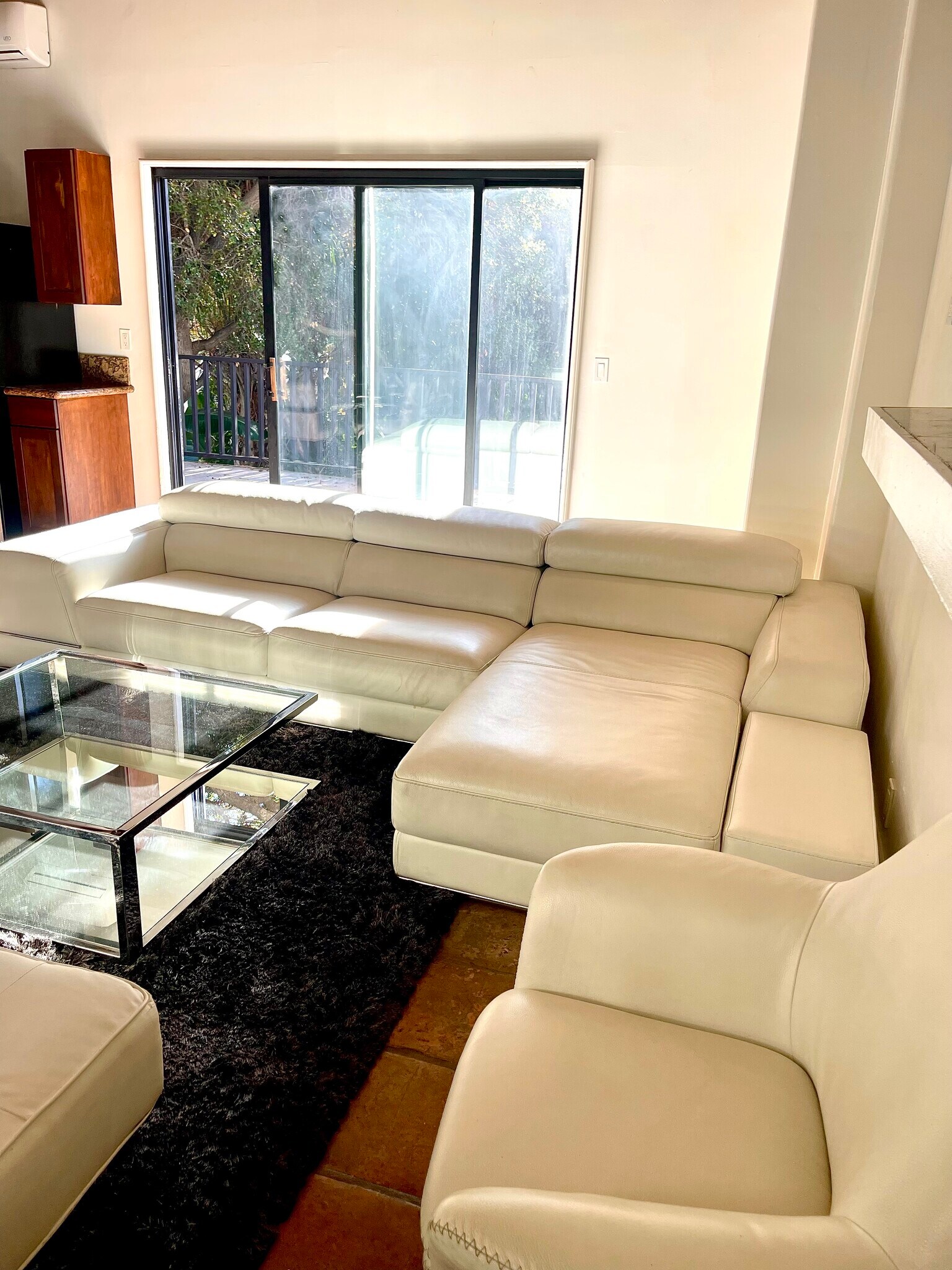 living room - 2366 Nichols Canyon Rd