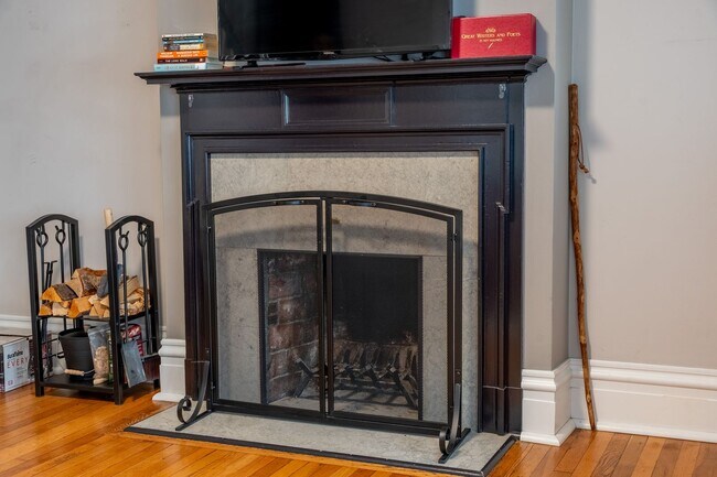 Building Photo - SHADYSIDE RENTAL