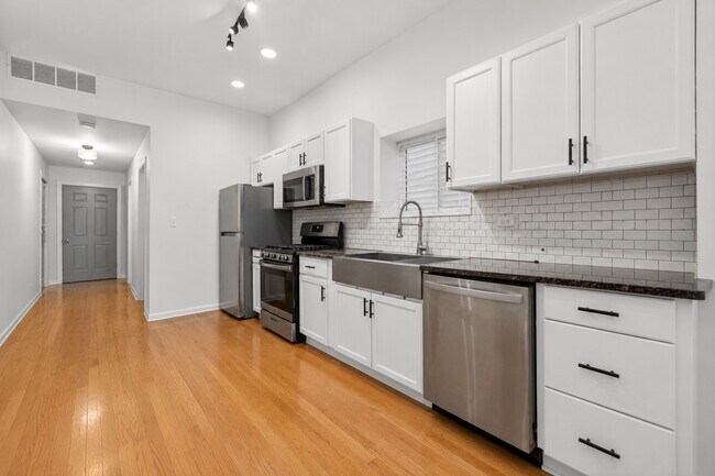 Building Photo - 3115 N Oakley Ave