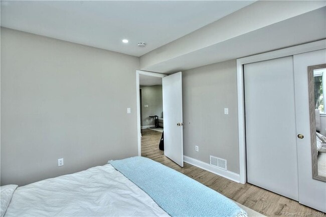 Building Photo - 42 Barberry Rd