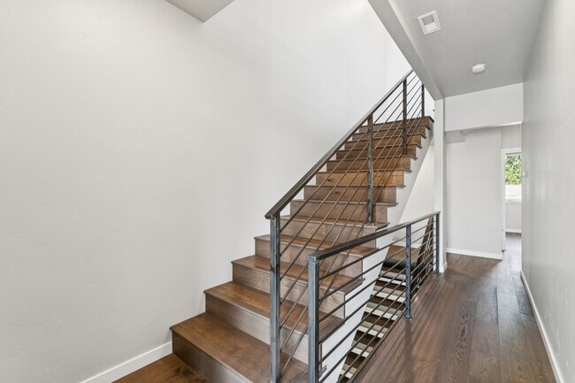 Building Photo - 3520 N Prospect Ln