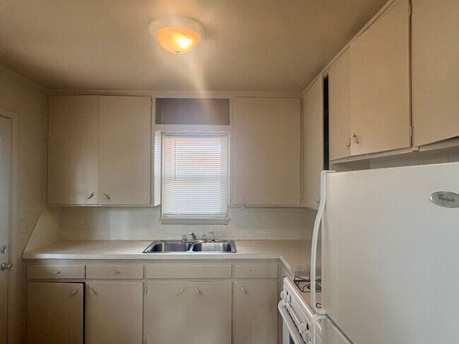 Building Photo - Three bedroom home in NW OKC